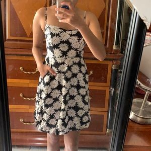 Daisy print spaghetti strapped dress with pockets